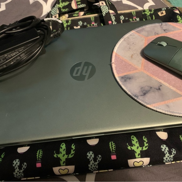 HP laptop. Comes with charger matching mouse mousepad and cactus laptop bag.